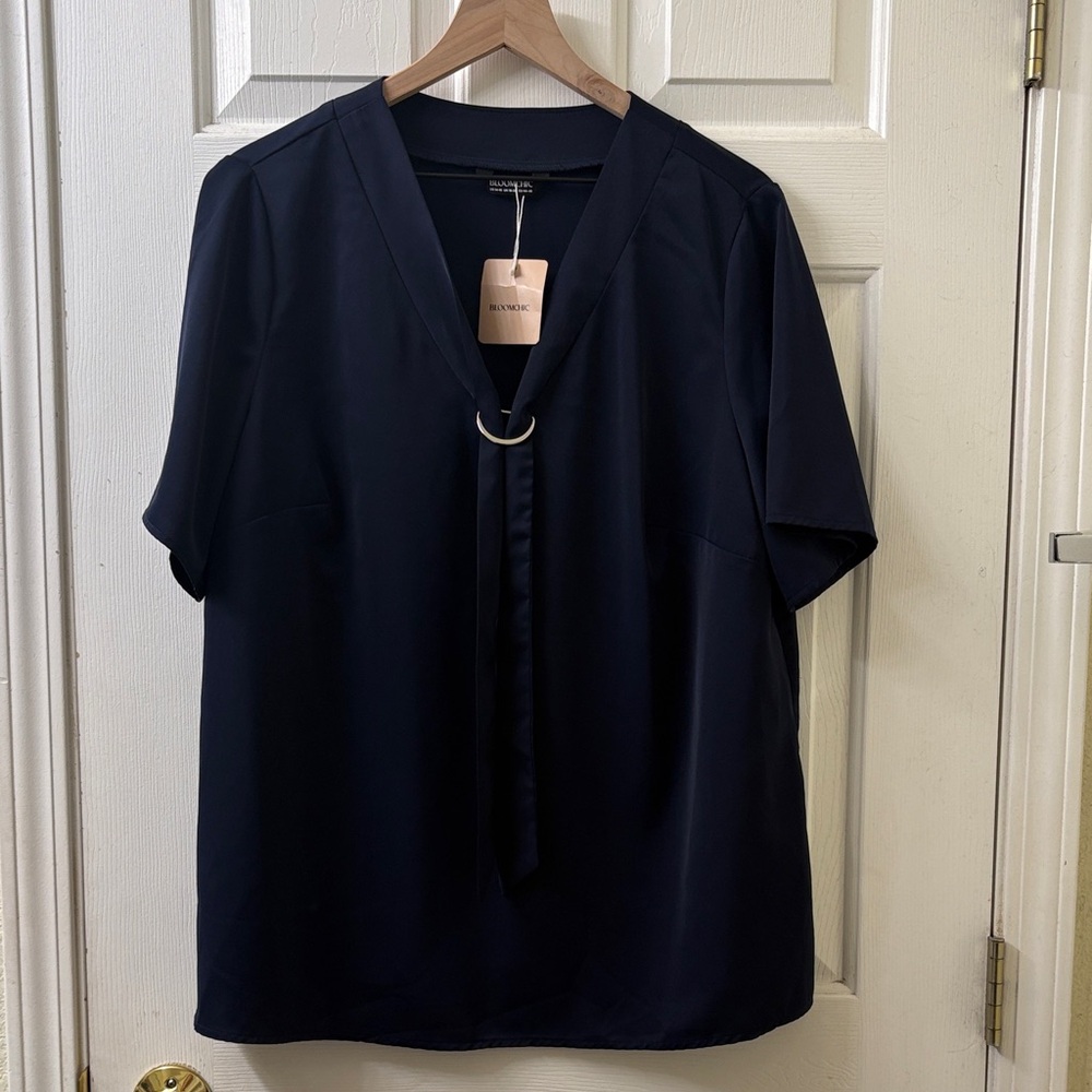Bloomchic Women’s Navy Blue Blouse with Silver Clasp (Sz 14-16) NWT